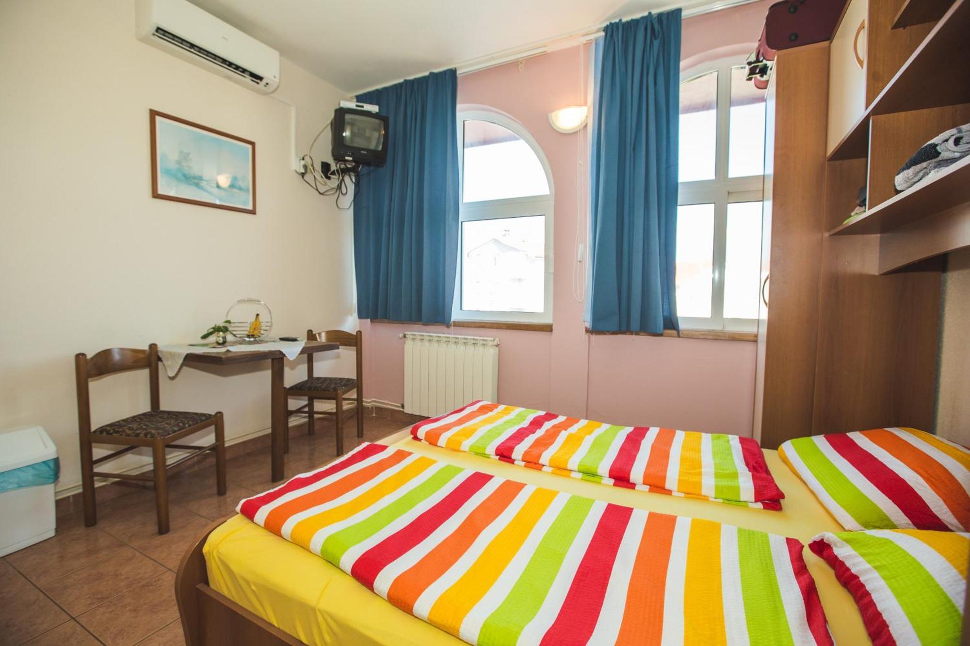 Guesthouse Marija 로파르 외부 사진